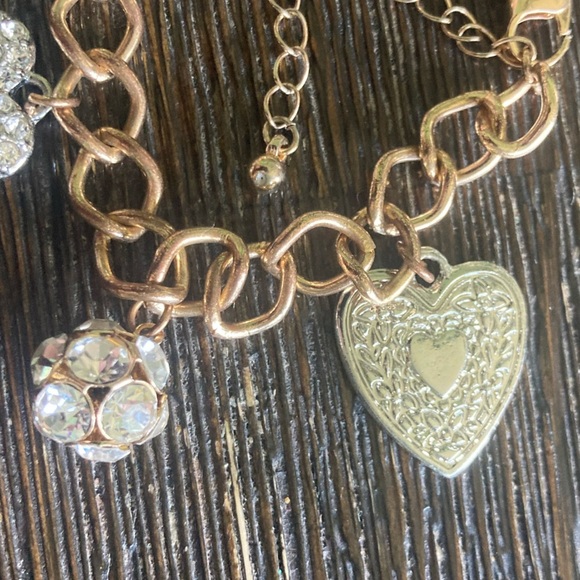 🌸 (2/$20) Key To Your Heart Charm Bracelet - Picture 2 of 6